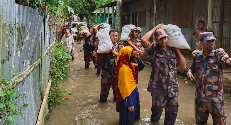 বন্যাদুর্গতদের পাশে বিজিবি, এ পর্যন্ত ৪০৭১৬ পরিবারে ত্রাণ বিতরণ